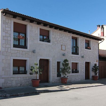 Apartamentos Turisticos Los Abuelos Montemayor de Pililla Bagian luar foto