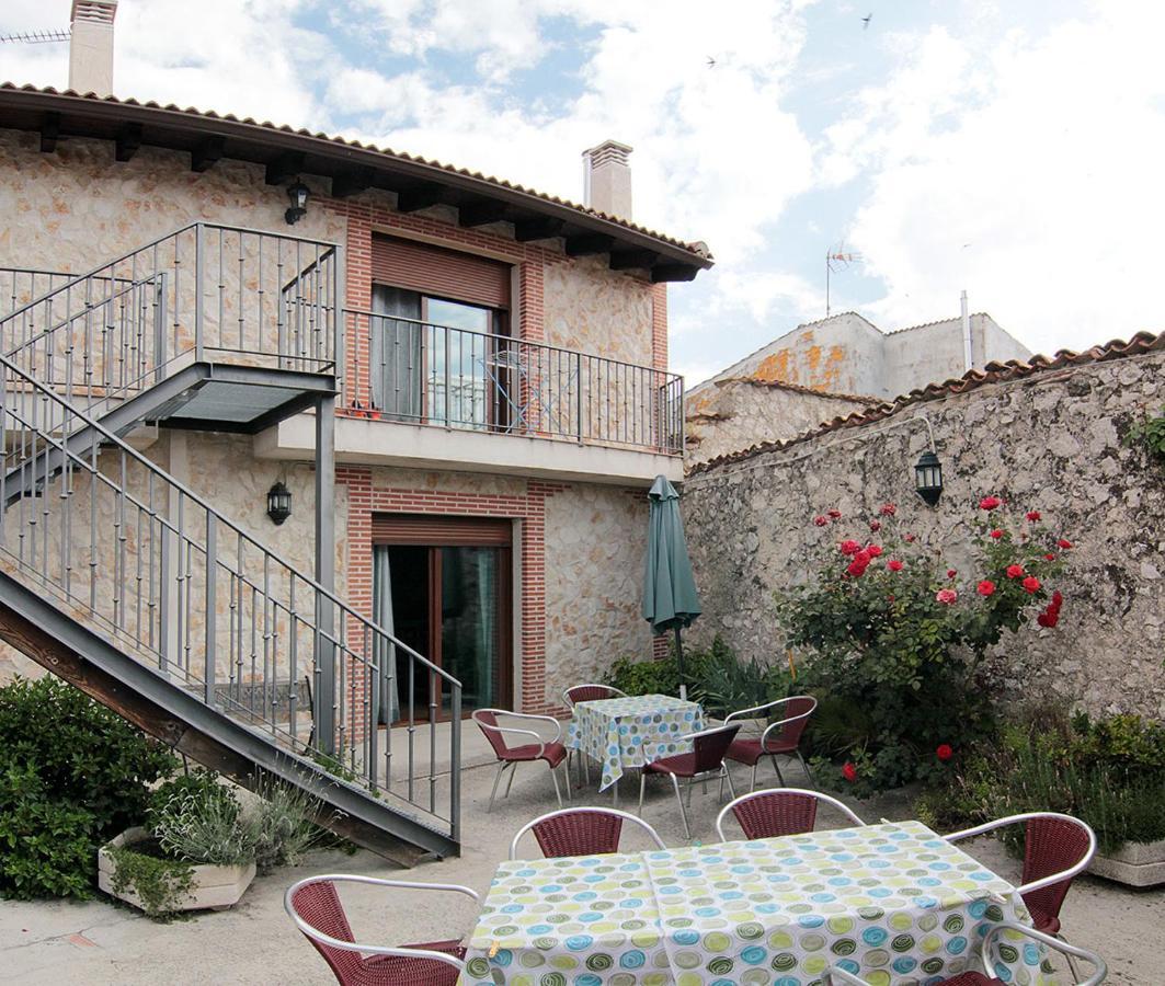 Apartamentos Turisticos Los Abuelos Montemayor de Pililla Bagian luar foto