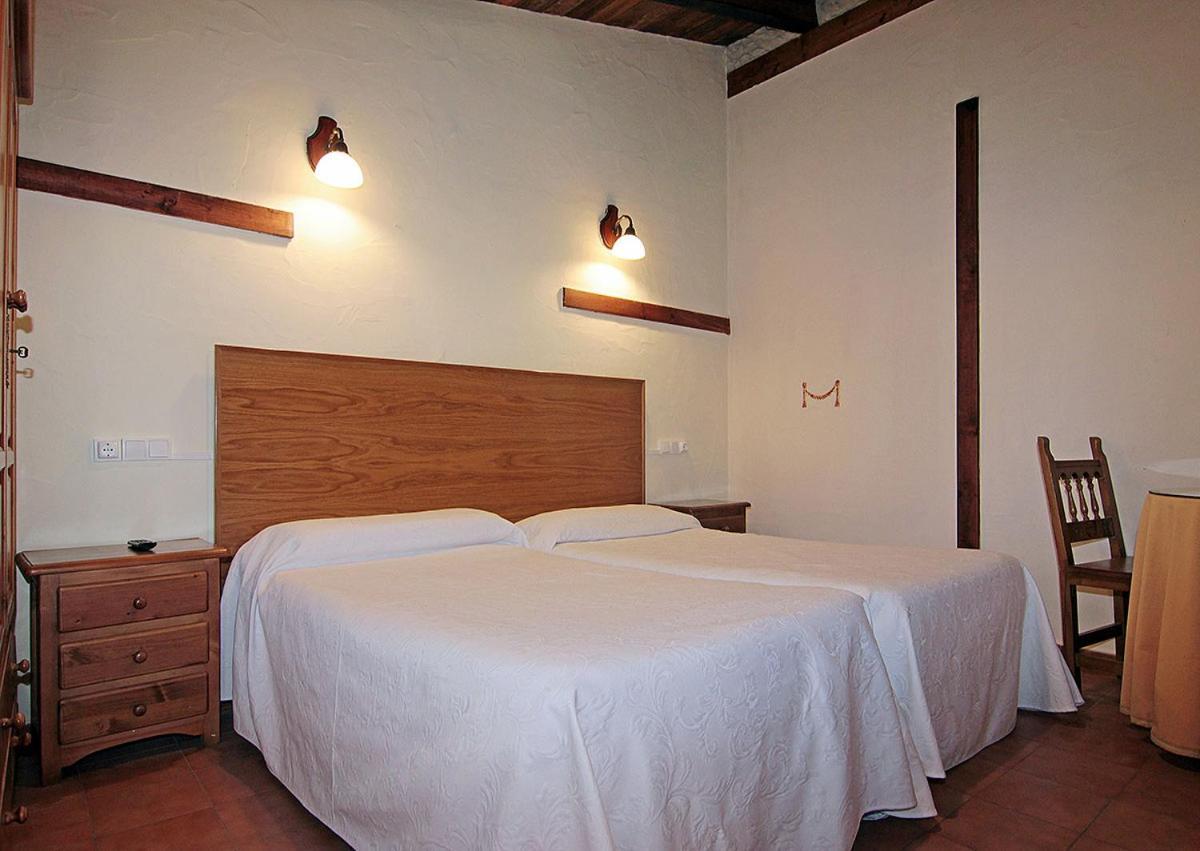 Apartamentos Turisticos Los Abuelos Montemayor de Pililla Bagian luar foto