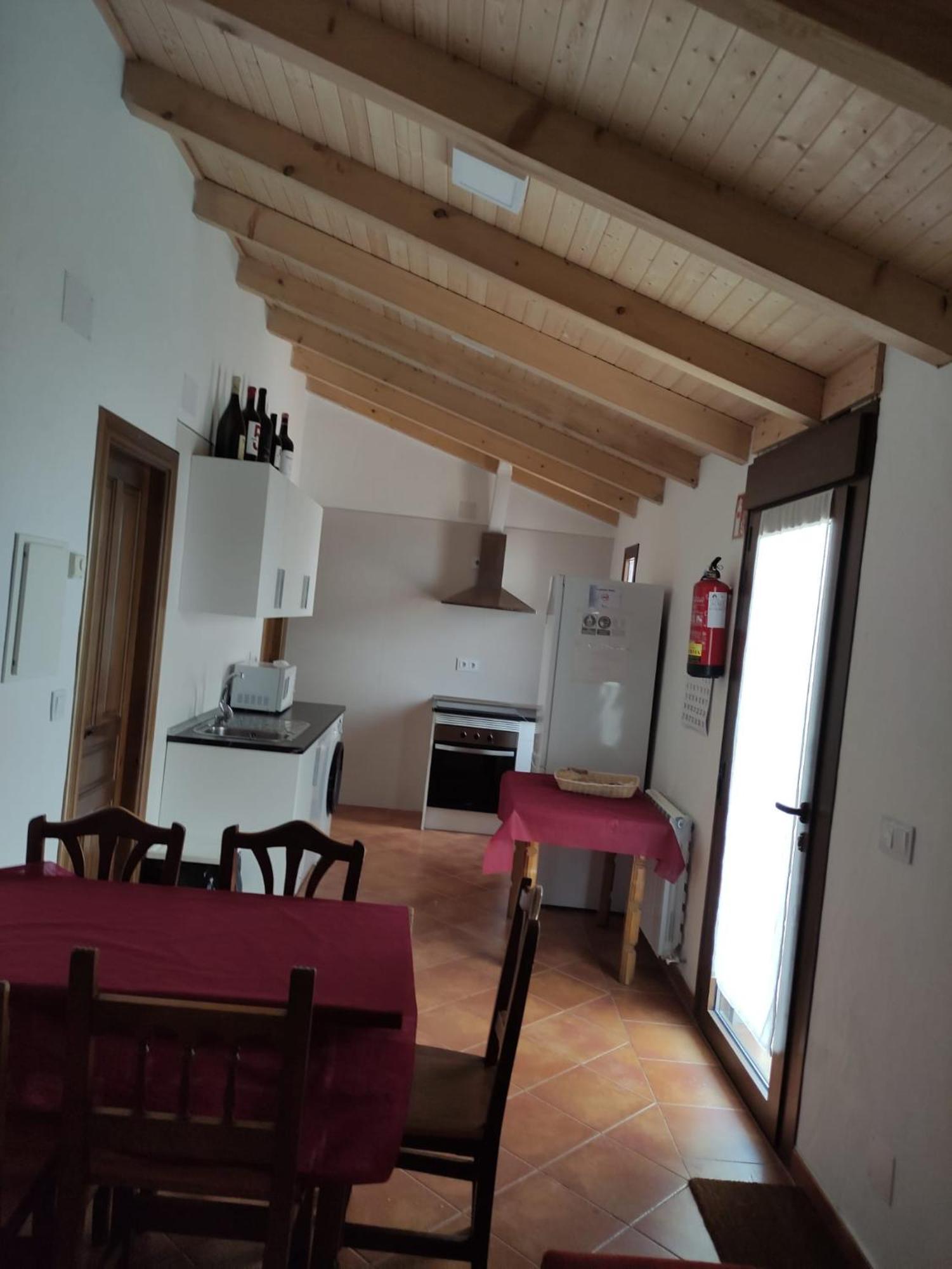 Apartamentos Turisticos Los Abuelos Montemayor de Pililla Bagian luar foto