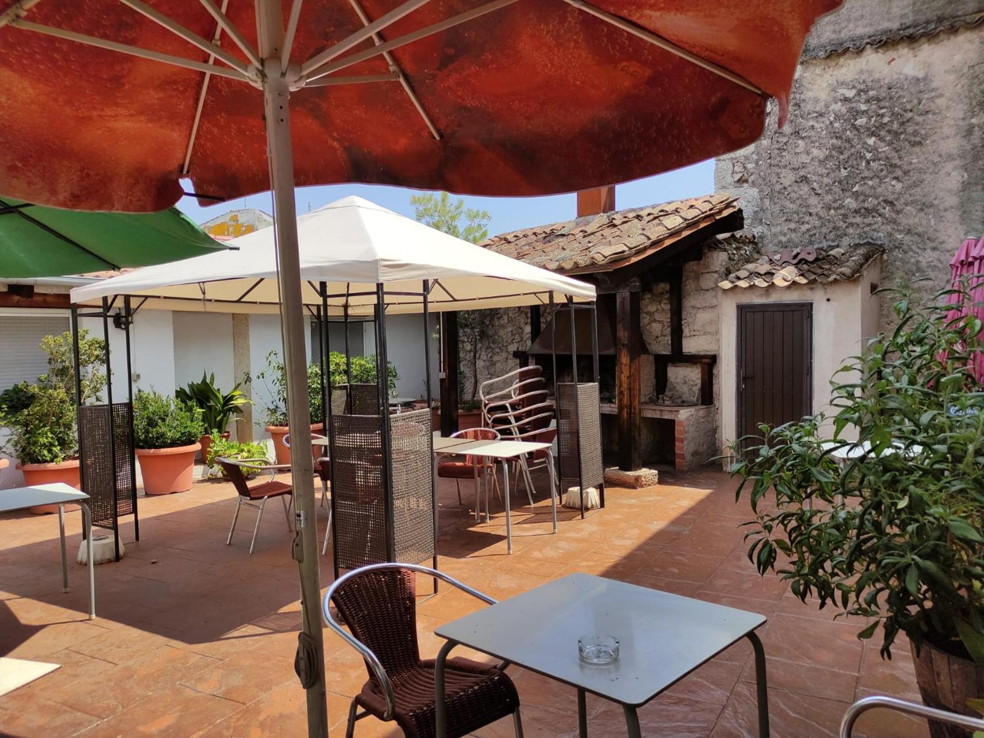 Apartamentos Turisticos Los Abuelos Montemayor de Pililla Bagian luar foto