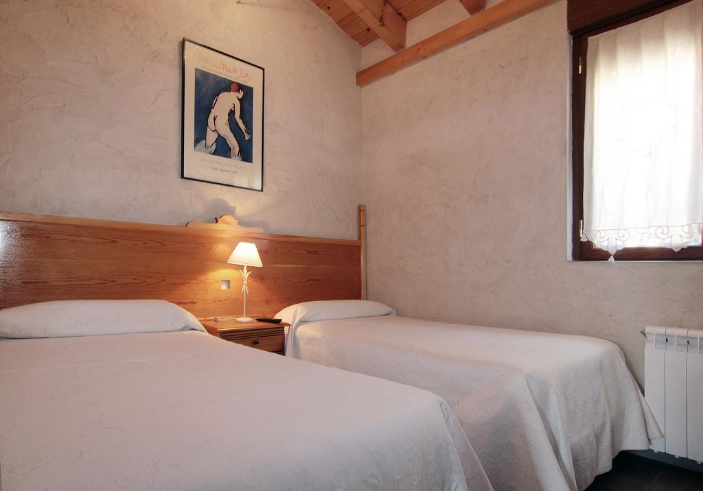 Apartamentos Turisticos Los Abuelos Montemayor de Pililla Bagian luar foto