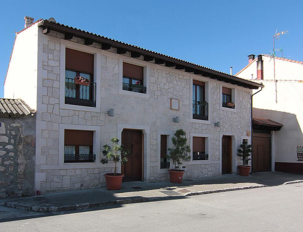 Apartamentos Turisticos Los Abuelos Montemayor de Pililla Bagian luar foto
