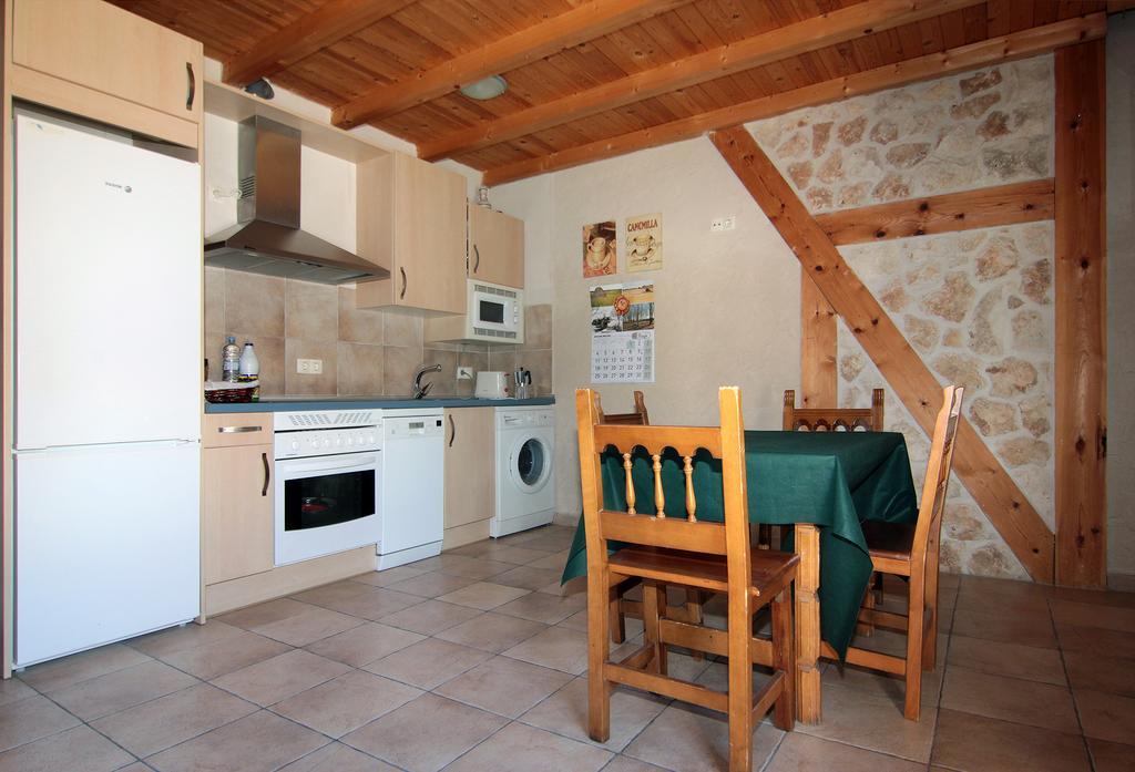 Apartamentos Turisticos Los Abuelos Montemayor de Pililla Bagian luar foto
