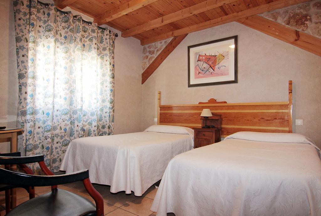 Apartamentos Turisticos Los Abuelos Montemayor de Pililla Bagian luar foto