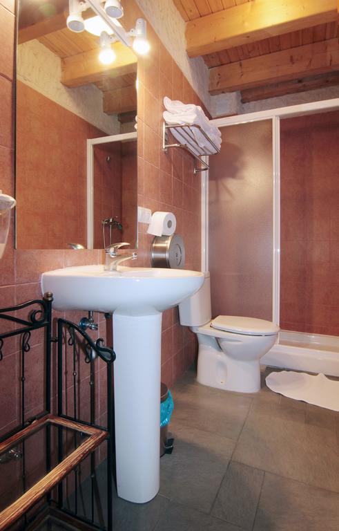Apartamentos Turisticos Los Abuelos Montemayor de Pililla Bagian luar foto