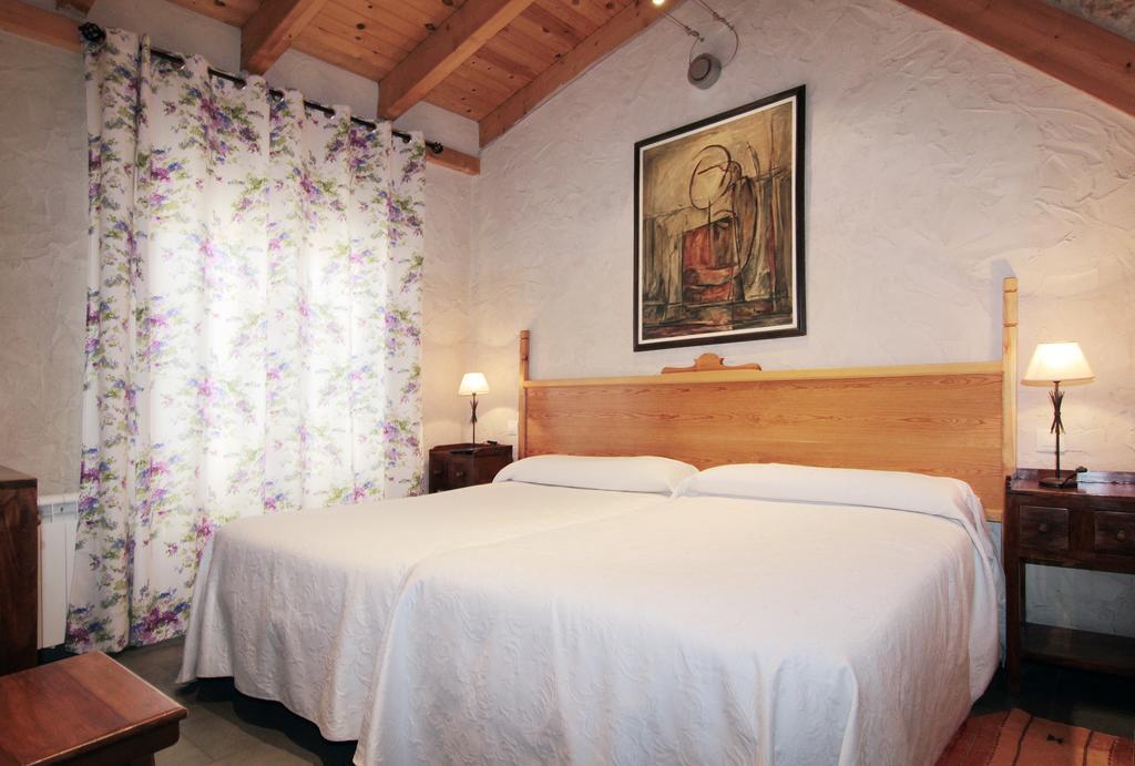 Apartamentos Turisticos Los Abuelos Montemayor de Pililla Bagian luar foto